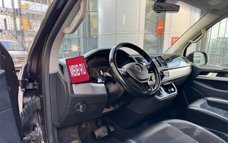 Volkswagen Multivan T6 рестайлинг, 2018 год, 4 450 000 рублей, 8 фотография