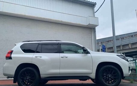 Toyota Land Cruiser Prado 150 рестайлинг 2, 2021 год, 3 190 000 рублей, 5 фотография