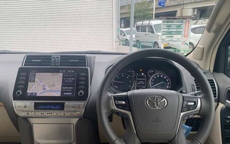 Toyota Land Cruiser Prado 150 рестайлинг 2, 2021 год, 3 190 000 рублей, 12 фотография