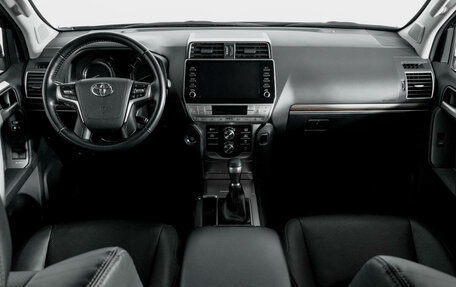 Toyota Land Cruiser Prado 150 рестайлинг 2, 2021 год, 7 374 000 рублей, 12 фотография