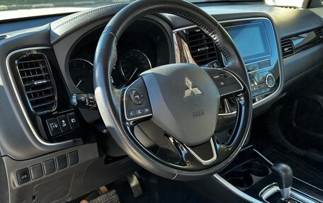 Mitsubishi Outlander III рестайлинг 3, 2019 год, 2 500 000 рублей, 10 фотография