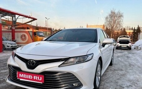 Toyota Camry, 2018 год, 2 999 999 рублей, 10 фотография