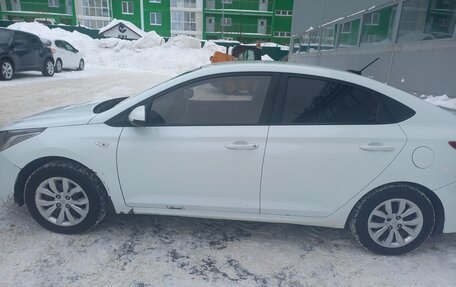 Hyundai Solaris II рестайлинг, 2018 год, 1 000 000 рублей, 3 фотография