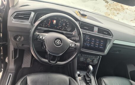 Volkswagen Tiguan II, 2017 год, 3 100 000 рублей, 3 фотография
