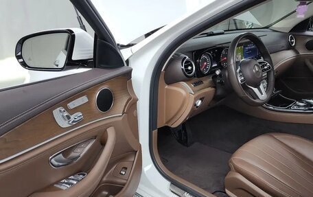 Mercedes-Benz E-Класс, 2020 год, 3 600 000 рублей, 6 фотография
