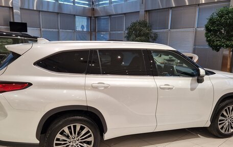 Toyota Highlander, 2023 год, 7 749 000 рублей, 7 фотография