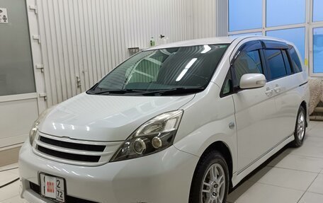 Toyota ISis I, 2011 год, 1 400 000 рублей, 2 фотография