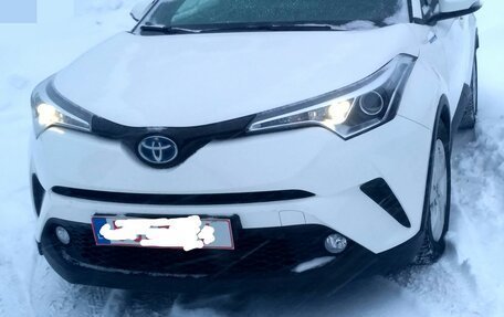 Toyota C-HR I рестайлинг, 2018 год, 2 400 000 рублей, 4 фотография