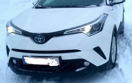 Toyota C-HR I рестайлинг, 2018 год, 2 400 000 рублей, 7 фотография