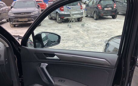Volkswagen Tiguan II, 2019 год, 2 800 000 рублей, 21 фотография
