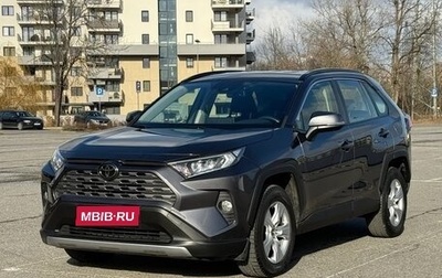 Toyota RAV4, 2019 год, 2 100 000 рублей, 1 фотография