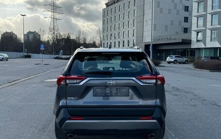 Toyota RAV4, 2019 год, 2 100 000 рублей, 4 фотография