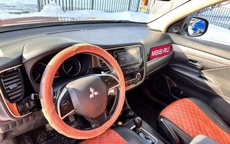 Mitsubishi Outlander III рестайлинг 3, 2012 год, 1 690 000 рублей, 4 фотография