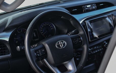 Toyota Hilux VIII, 2015 год, 2 599 000 рублей, 11 фотография