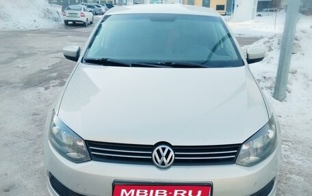 Volkswagen Polo VI (EU Market), 2013 год, 750 000 рублей, 1 фотография