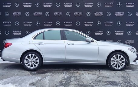 Mercedes-Benz E-Класс, 2019 год, 4 950 000 рублей, 4 фотография