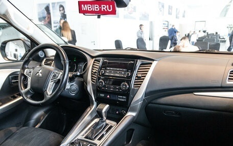 Mitsubishi Pajero Sport III рестайлинг, 2019 год, 3 749 777 рублей, 3 фотография