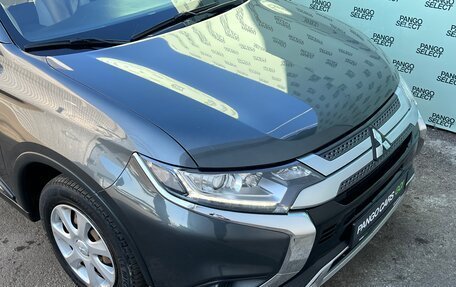 Mitsubishi Outlander III рестайлинг 3, 2018 год, 1 895 000 рублей, 10 фотография