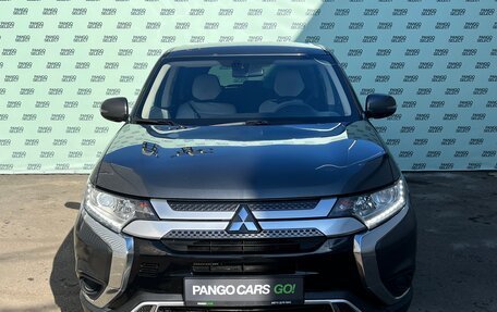 Mitsubishi Outlander III рестайлинг 3, 2018 год, 1 895 000 рублей, 2 фотография