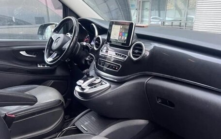 Mercedes-Benz V-Класс, 2016 год, 3 550 000 рублей, 4 фотография
