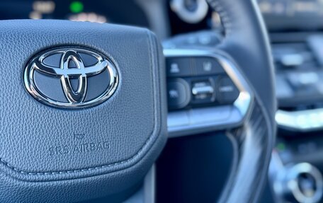 Toyota Land Cruiser, 2023 год, 13 750 000 рублей, 24 фотография
