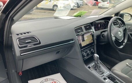 Volkswagen Golf VII, 2018 год, 1 850 000 рублей, 7 фотография
