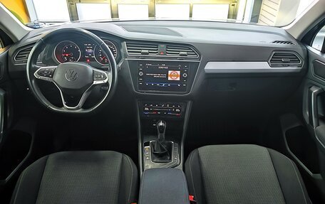 Volkswagen Tiguan II, 2021 год, 2 690 000 рублей, 13 фотография