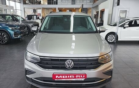 Volkswagen Tiguan II, 2021 год, 2 690 000 рублей, 2 фотография