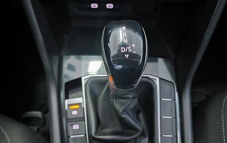 Volkswagen Tiguan II, 2021 год, 2 690 000 рублей, 17 фотография