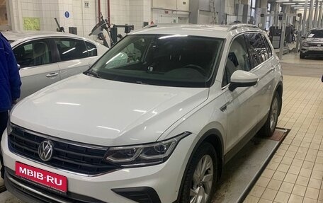 Volkswagen Tiguan II, 2021 год, 2 850 000 рублей, 1 фотография
