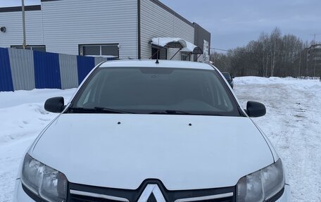 Renault Logan II, 2018 год, 460 000 рублей, 2 фотография
