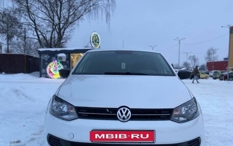 Volkswagen Polo VI (EU Market), 2011 год, 690 000 рублей, 2 фотография