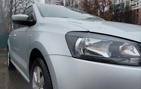 Volkswagen Polo VI (EU Market), 2013 год, 970 000 рублей, 2 фотография