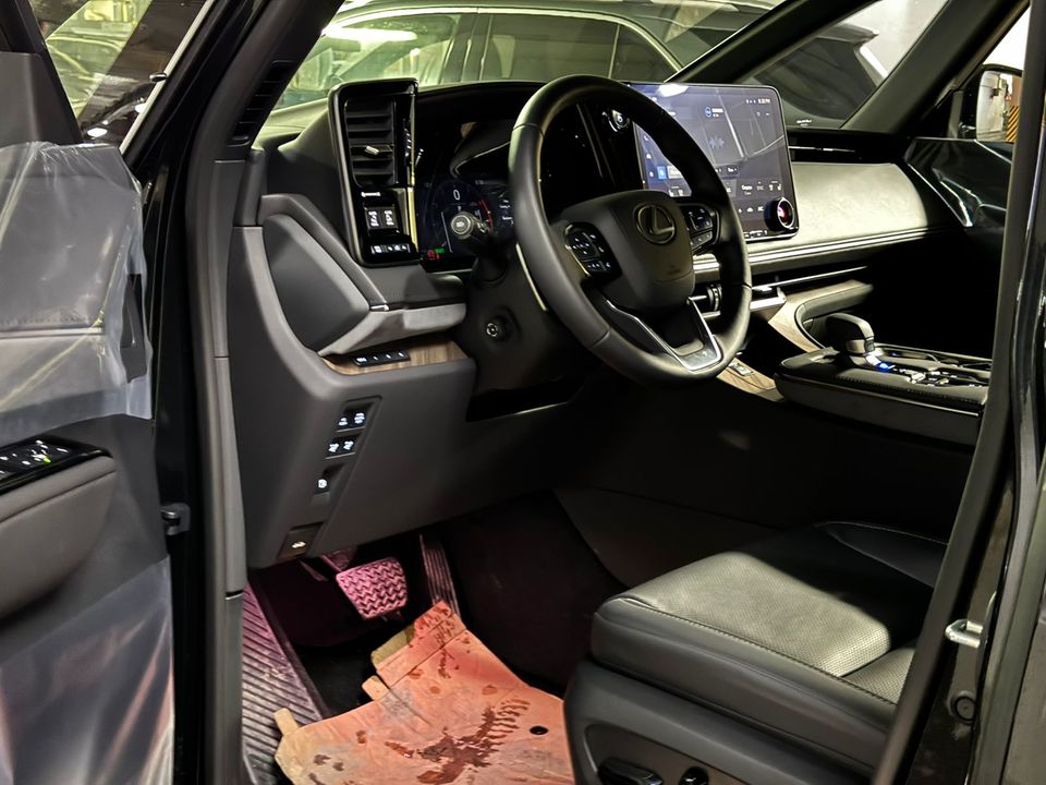 Lexus LM I, 2024 год, 26 000 000 рублей, 2 фотография