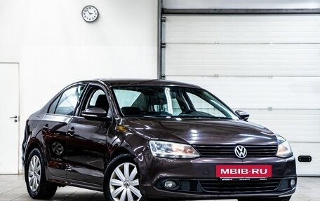Volkswagen Jetta VI, 2014 год, 999 000 рублей, 2 фотография