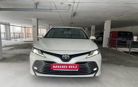 Toyota Camry, 2018 год, 2 800 000 рублей, 3 фотография
