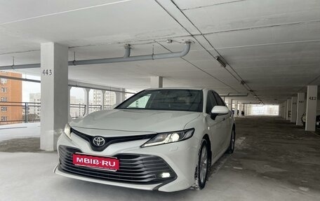 Toyota Camry, 2018 год, 2 800 000 рублей, 1 фотография