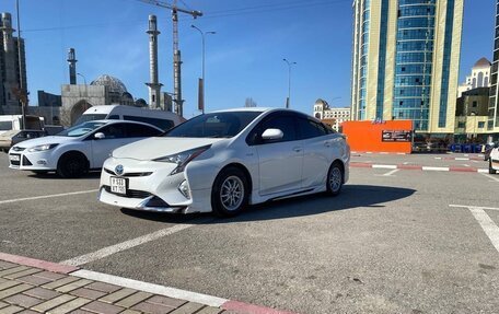 Toyota Prius IV XW50, 2017 год, 2 200 000 рублей, 3 фотография