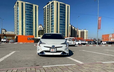 Toyota Prius IV XW50, 2017 год, 2 200 000 рублей, 2 фотография
