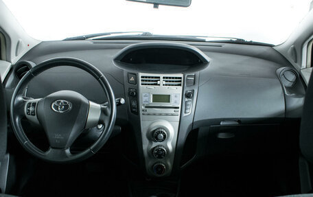 Toyota Yaris III рестайлинг, 2007 год, 789 000 рублей, 12 фотография