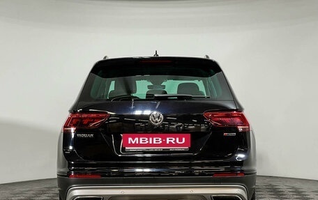 Volkswagen Tiguan II, 2019 год, 3 048 000 рублей, 6 фотография