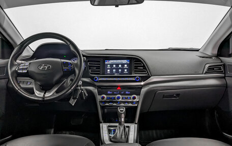 Hyundai Elantra VI рестайлинг, 2019 год, 2 150 000 рублей, 13 фотография