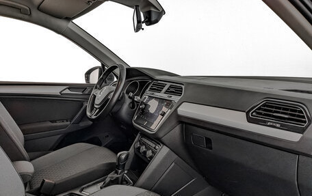 Volkswagen Tiguan II, 2020 год, 2 475 000 рублей, 3 фотография