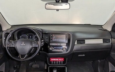 Mitsubishi Outlander III рестайлинг 3, 2018 год, 1 990 000 рублей, 1 фотография
