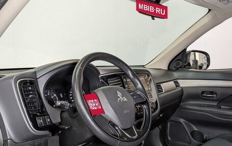 Mitsubishi Outlander III рестайлинг 3, 2018 год, 1 990 000 рублей, 2 фотография