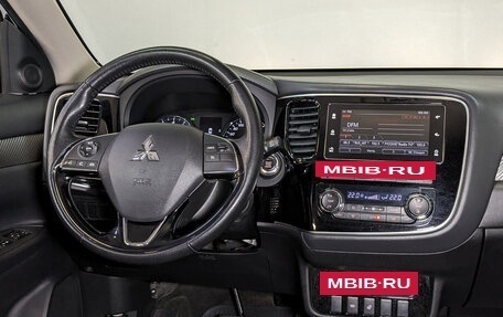 Mitsubishi Outlander III рестайлинг 3, 2018 год, 1 990 000 рублей, 28 фотография