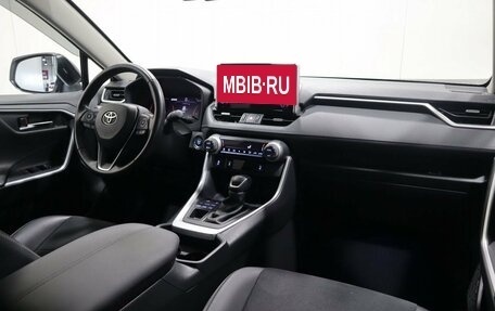 Toyota RAV4, 2021 год, 3 990 000 рублей, 15 фотография