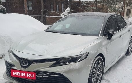 Toyota Camry, 2018 год, 2 850 000 рублей, 2 фотография