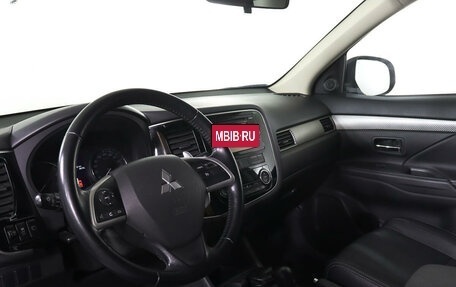 Mitsubishi Outlander III рестайлинг 3, 2014 год, 1 868 000 рублей, 16 фотография