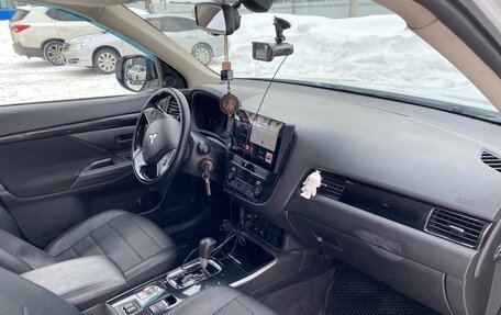 Mitsubishi Outlander III рестайлинг 3, 2019 год, 2 350 000 рублей, 2 фотография